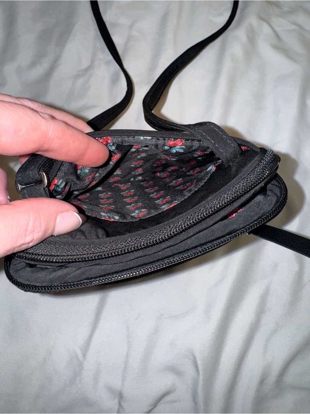 Vera Bradley Black Quilted Crossbody Messenger - Picture 9 of 11
